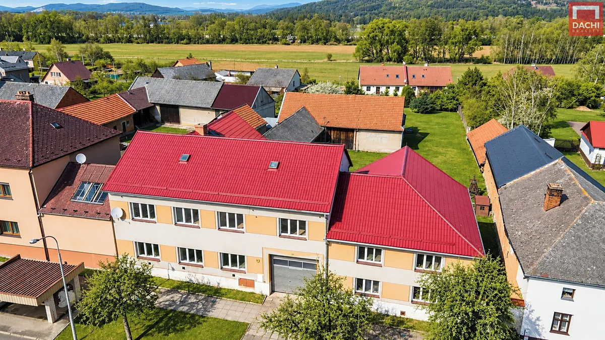 Prodej rodinného domu 350 m², pozemek 2531 m²